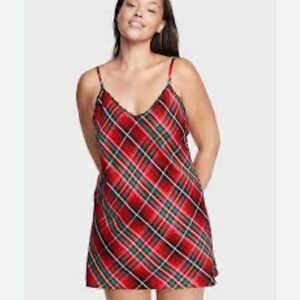 Victoria's Secret Red and‎ Green Chemise with Adjustable Straps zs S